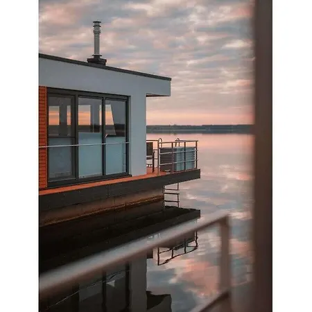 Botel Floating House 