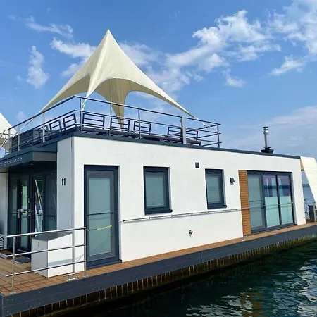 Botel Floating House 