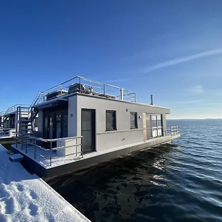 Botel Floating House 
